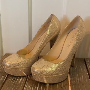 Aldo Gold Glitter platform pumps